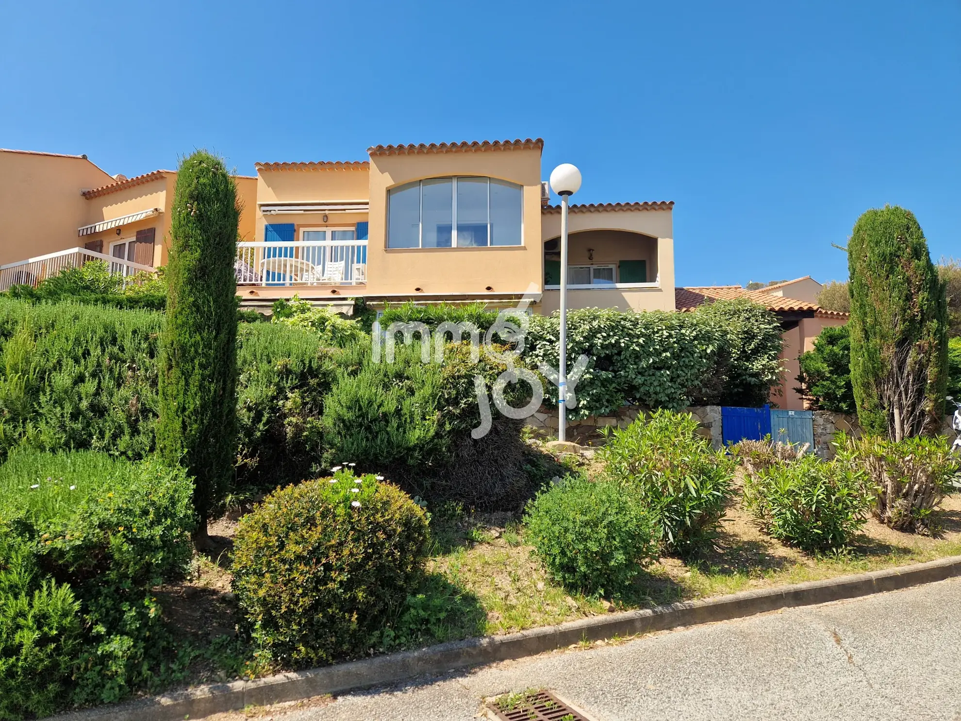 Appartement 2 pièces avec vue mer à Saint Aygulf en front de mer 