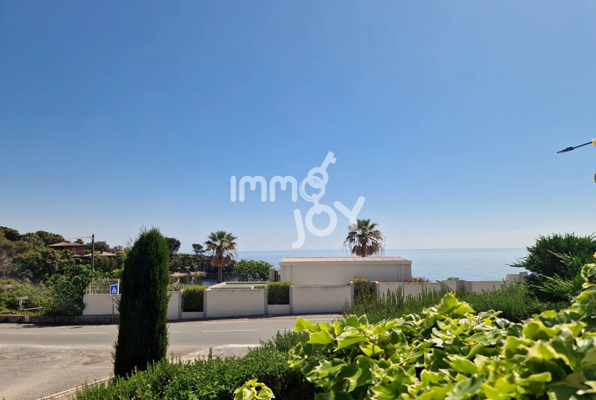 Appartement 2 pièces avec vue mer à Saint Aygulf en front de mer 