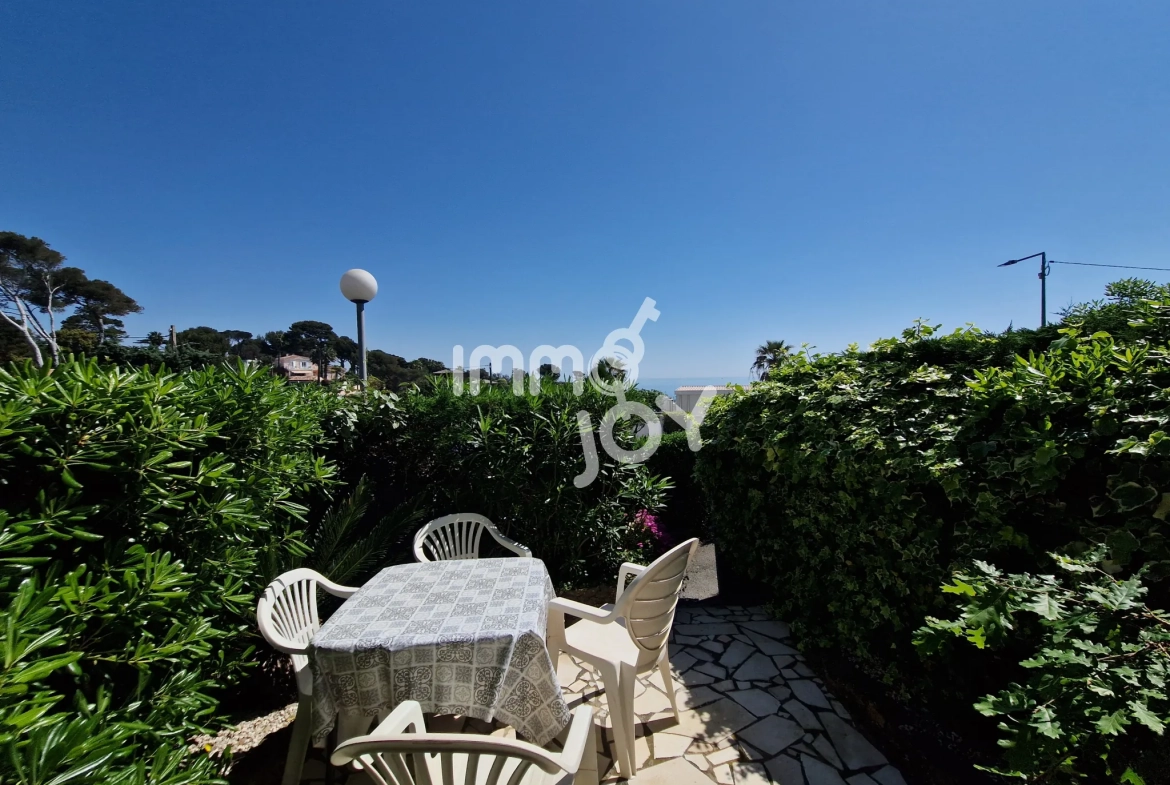 Appartement 2 pièces avec vue mer à Saint Aygulf en front de mer 