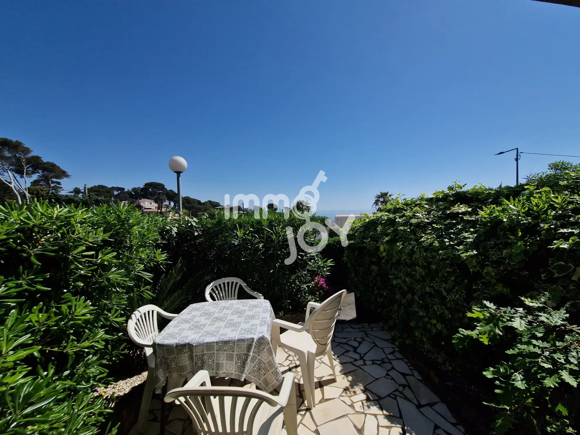 Appartement 2 pièces avec vue mer à Saint Aygulf en front de mer 
