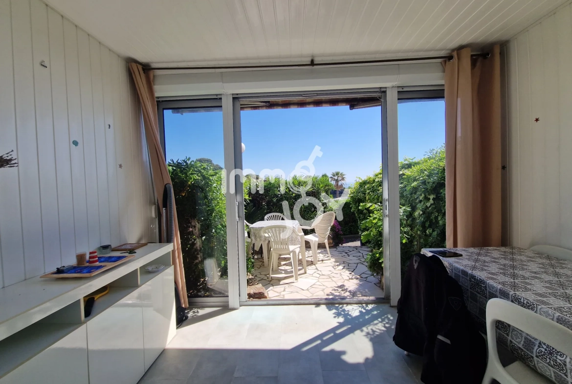 Appartement 2 pièces avec vue mer à Saint Aygulf en front de mer 