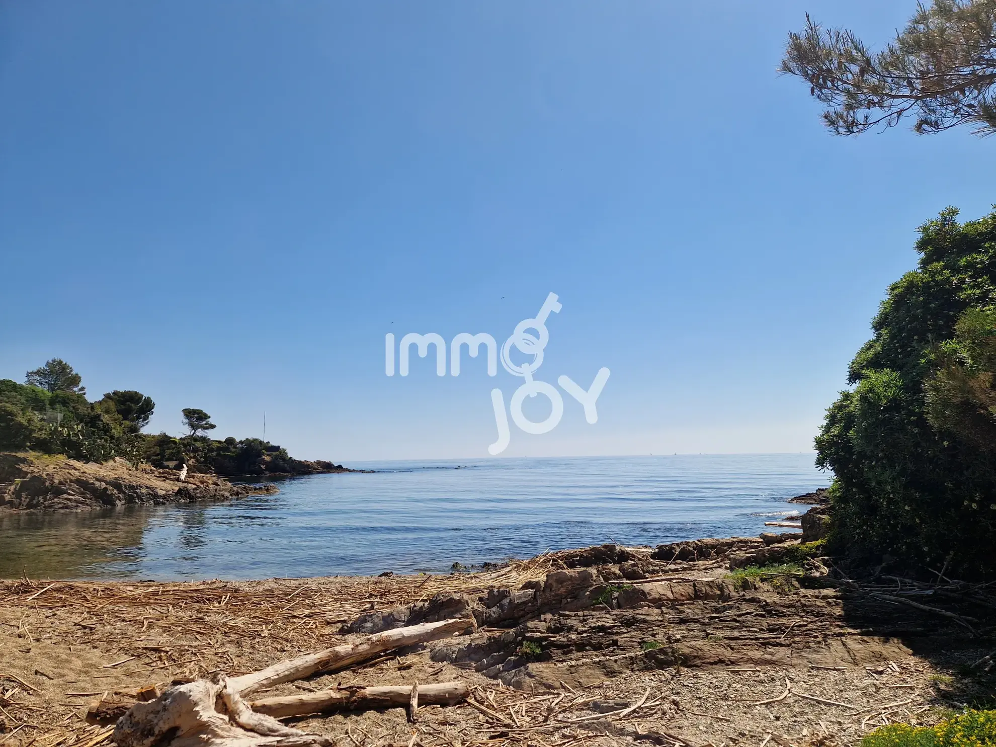 Appartement 2 pièces avec vue mer à Saint Aygulf en front de mer 