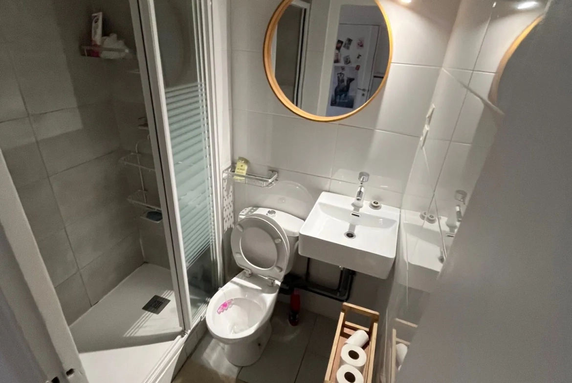 Appartement 2 pièces à Paris 18ème avec cachet ancien et confort moderne 