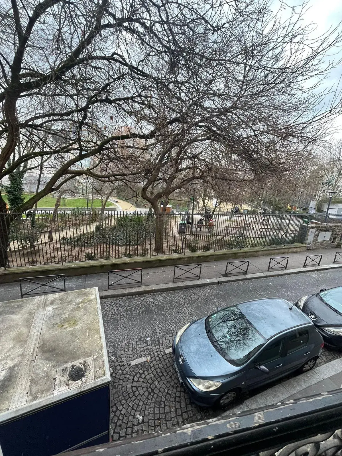 Appartement 2 pièces à Paris 18ème avec cachet ancien et confort moderne 
