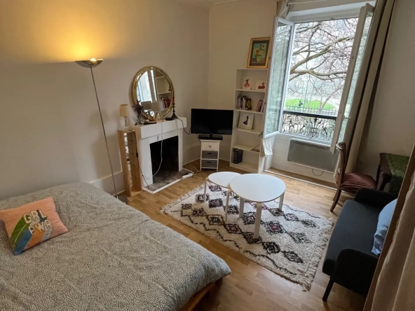 Appartement 2 pièces à Paris 18ème avec cachet ancien et confort moderne