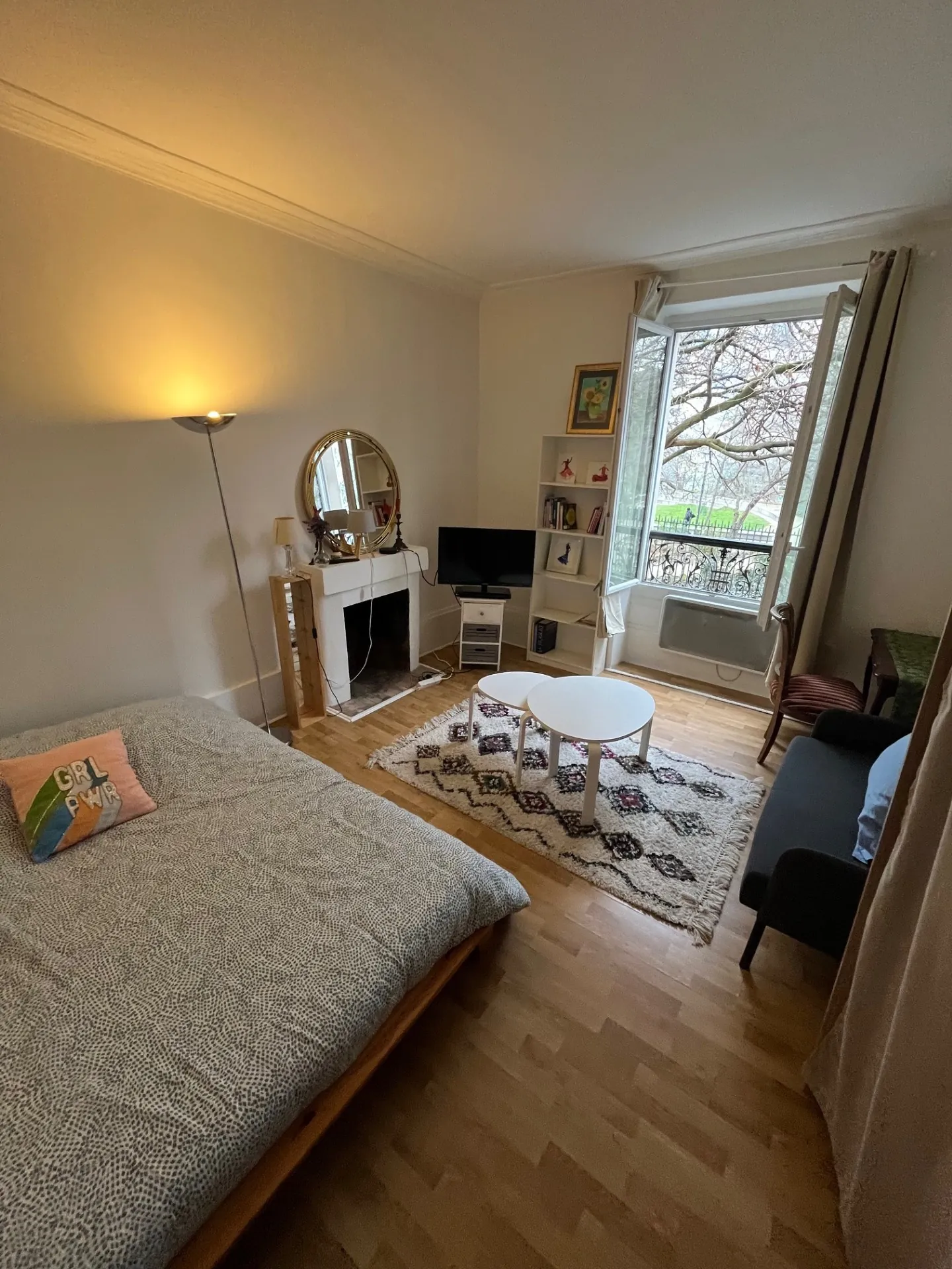 Appartement 2 pièces à Paris 18ème avec cachet ancien et confort moderne 