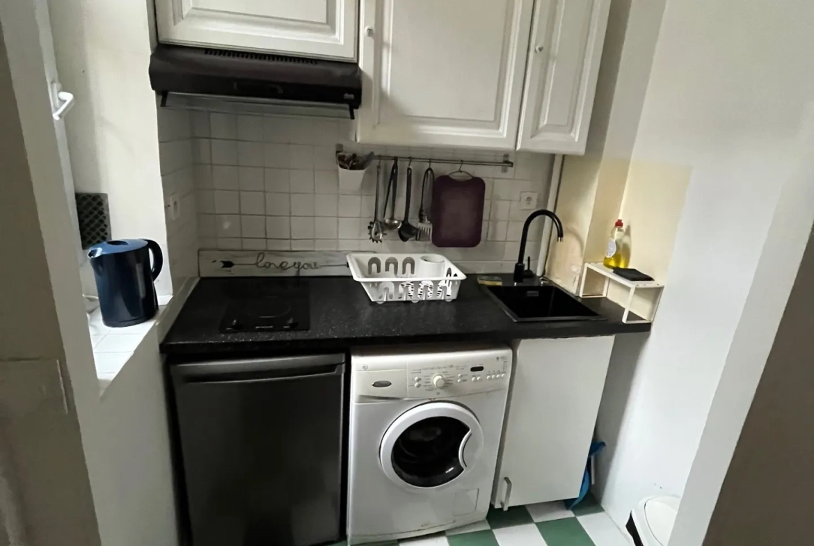 Appartement 2 pièces à Paris 18ème avec cachet ancien et confort moderne 