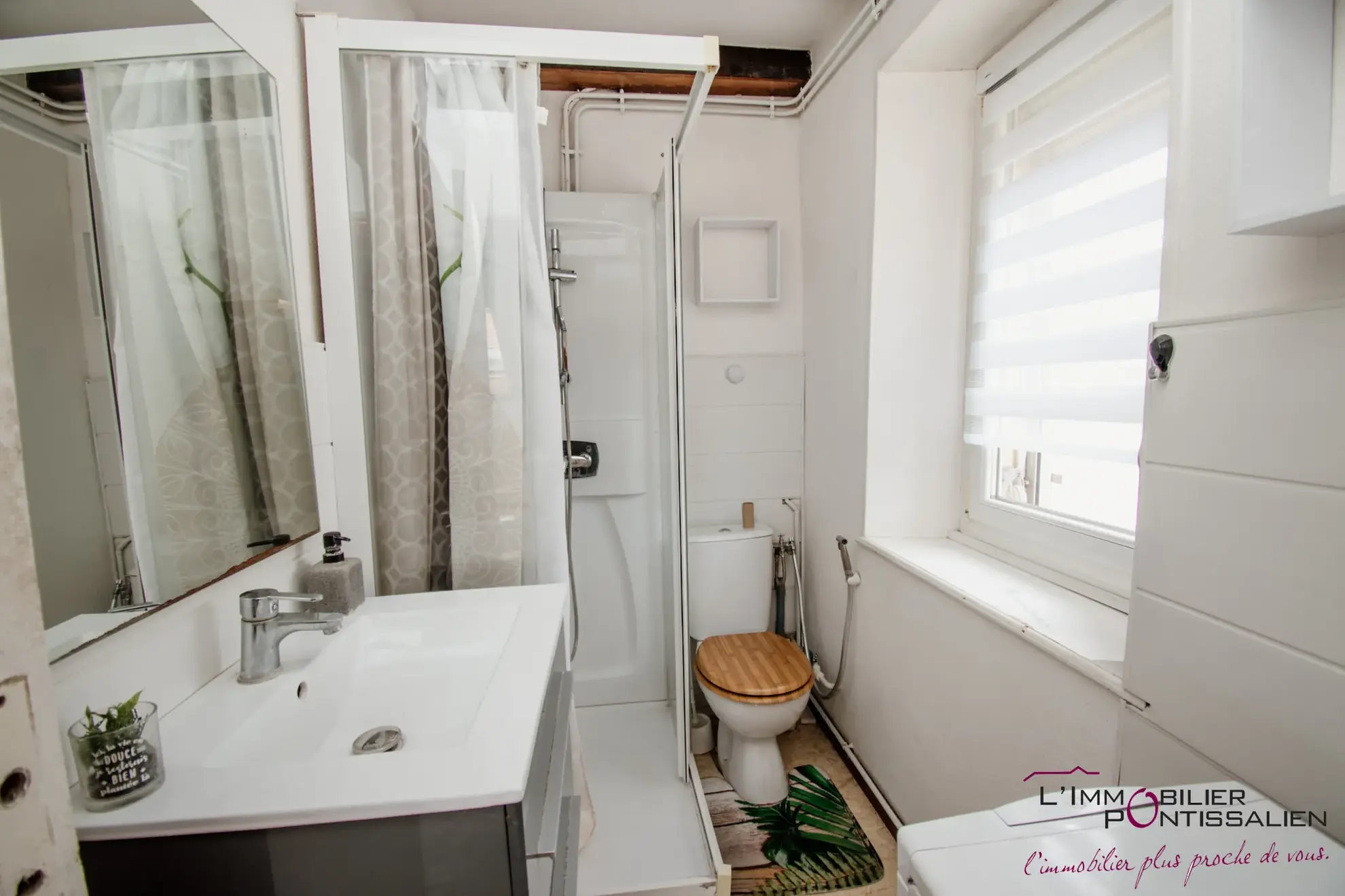Appartement 2 pièces en duplex au centre de Pontarlier avec parking et cave 