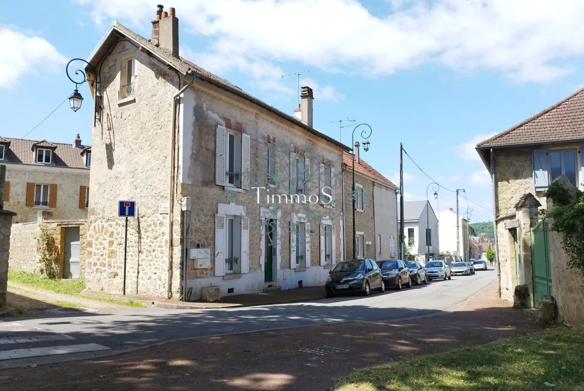 Appartement 2 pièces à vendre à L'Isle-Adam - 33 m² avec chambre et cuisine équipée 