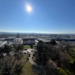 Grand appartement traversant de 136 m² à Roanne avec balcon dans un parc arboré