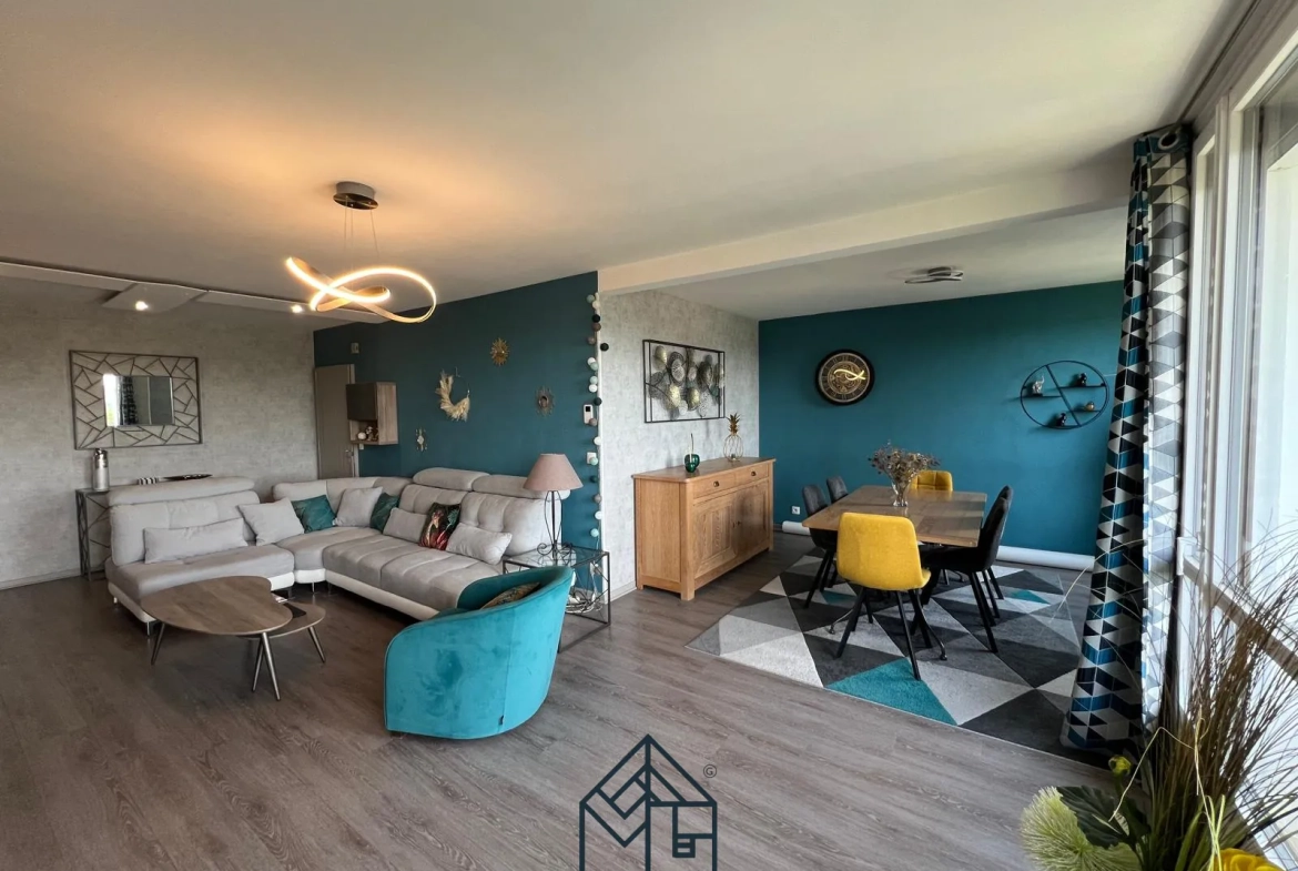 Grand appartement traversant de 136 m² à Roanne avec balcon dans un parc arboré 