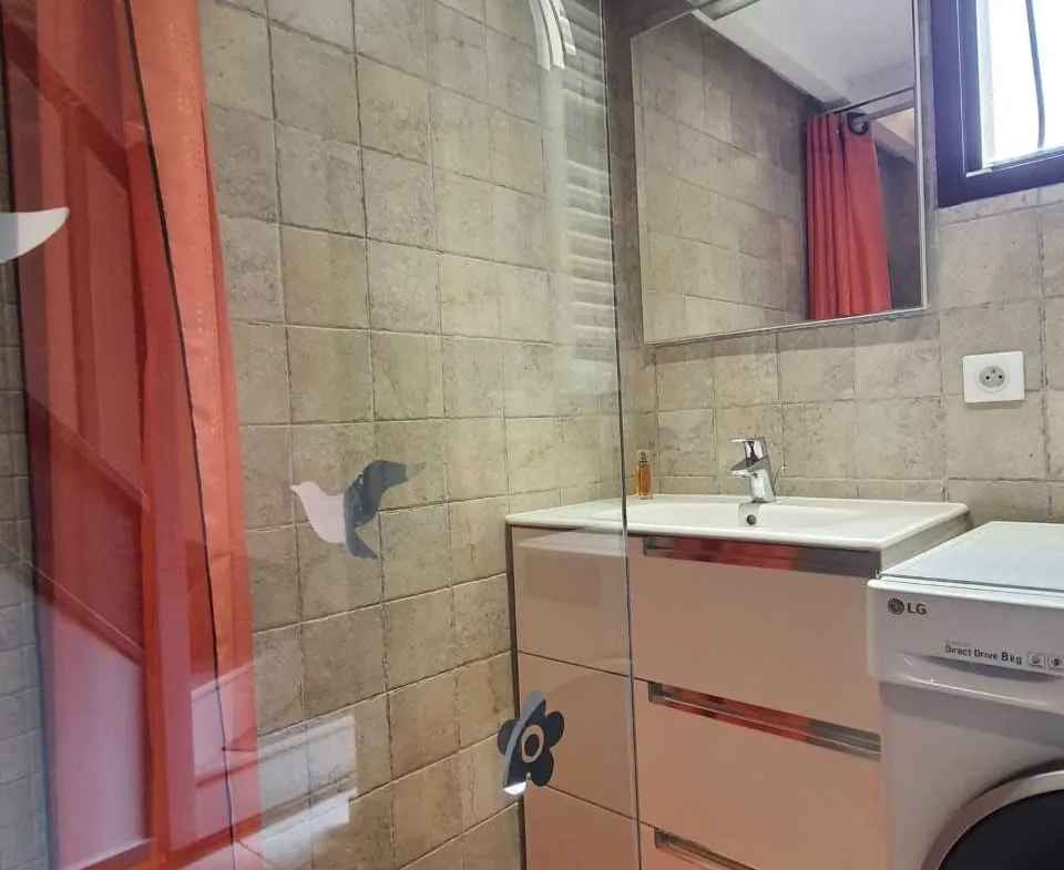 Charmante maisonnette T2 avec jardin et parking à Saint-Vallier-De-Thiey 