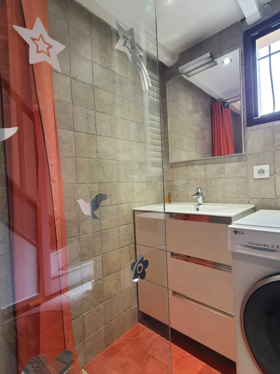 Charmante maisonnette T2 avec jardin et parking à Saint-Vallier-De-Thiey 
