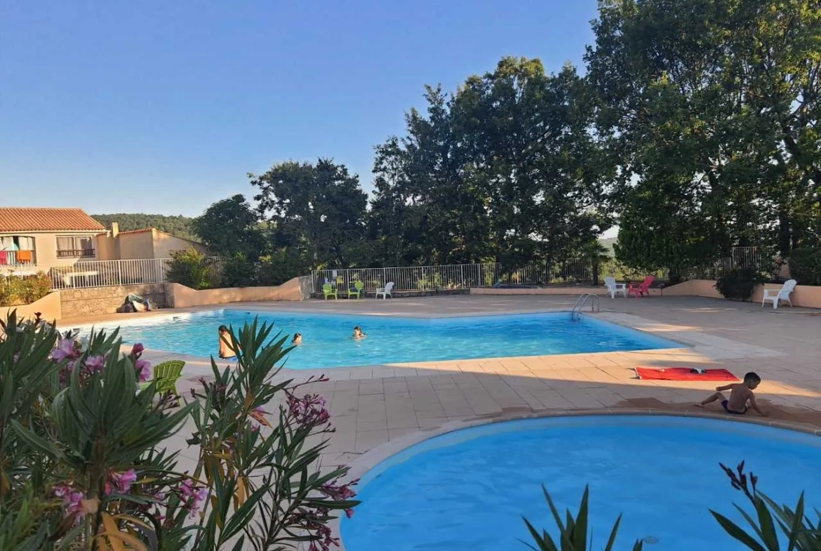 Charmante maisonnette T2 avec jardin et parking à Saint-Vallier-De-Thiey 