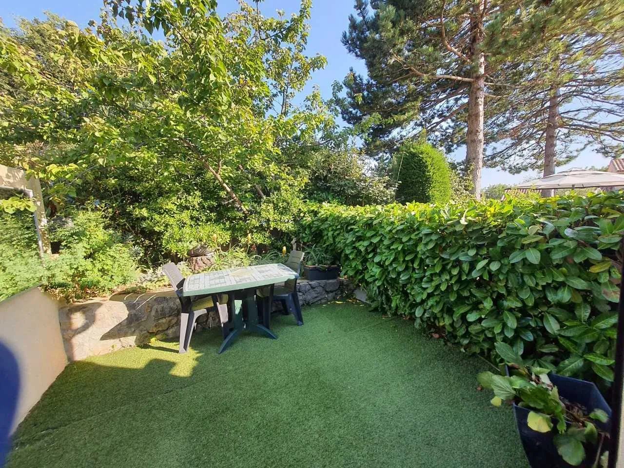 Charmante maisonnette T2 avec jardin et parking à Saint-Vallier-De-Thiey 