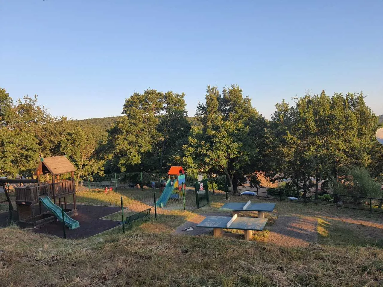 Charmante maisonnette T2 avec jardin et parking à Saint-Vallier-De-Thiey 