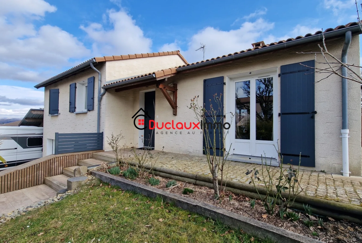 Maison de plain-pied à vendre à Aurillac avec sous-sol et terrasse 