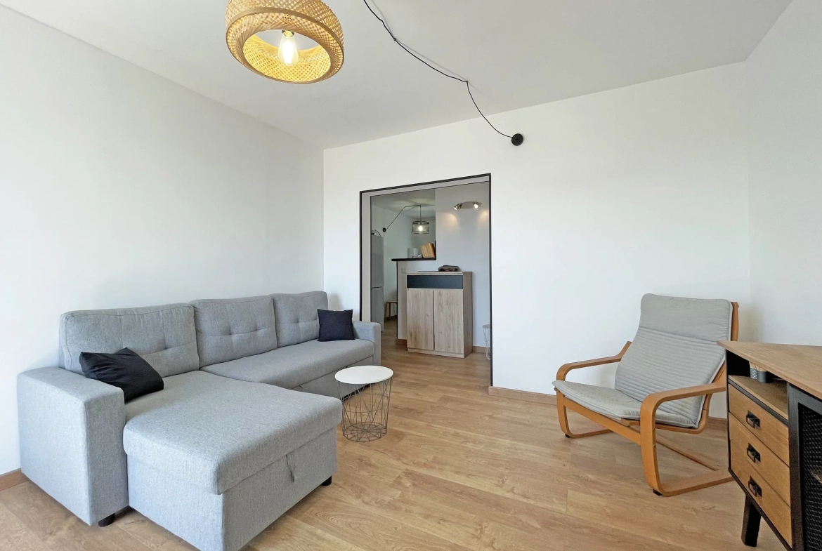 Appartement 4 pièces rénové avec vue panoramique à Nîmes - Dernier étage 