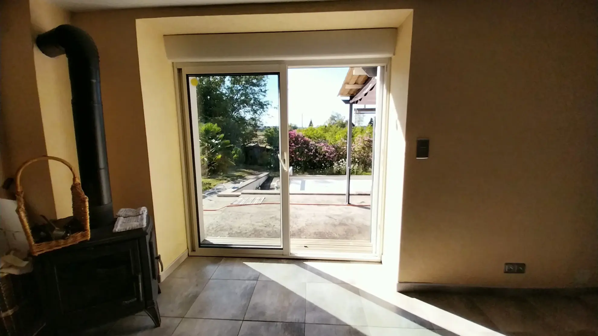 Belle maison en pierre rénovée avec piscine et grand jardin à Razac-sur-l'Isle 