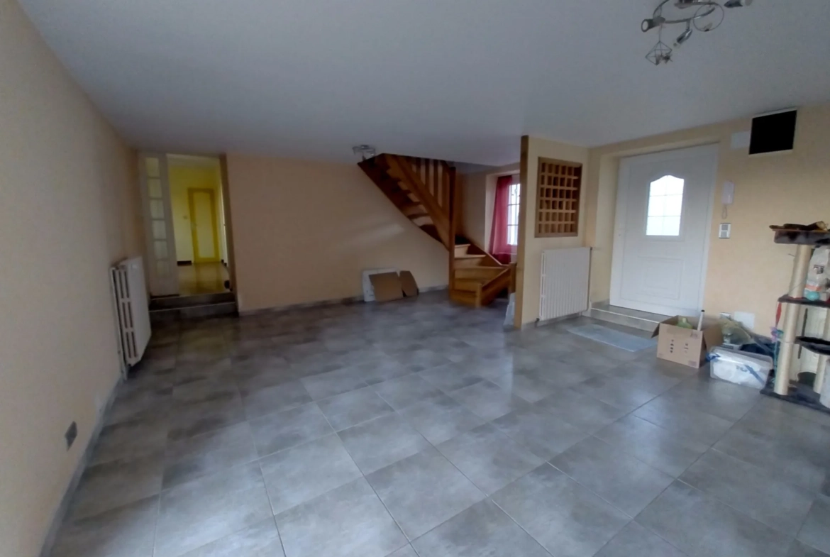 Belle maison en pierre rénovée avec piscine et grand jardin à Razac-sur-l'Isle 