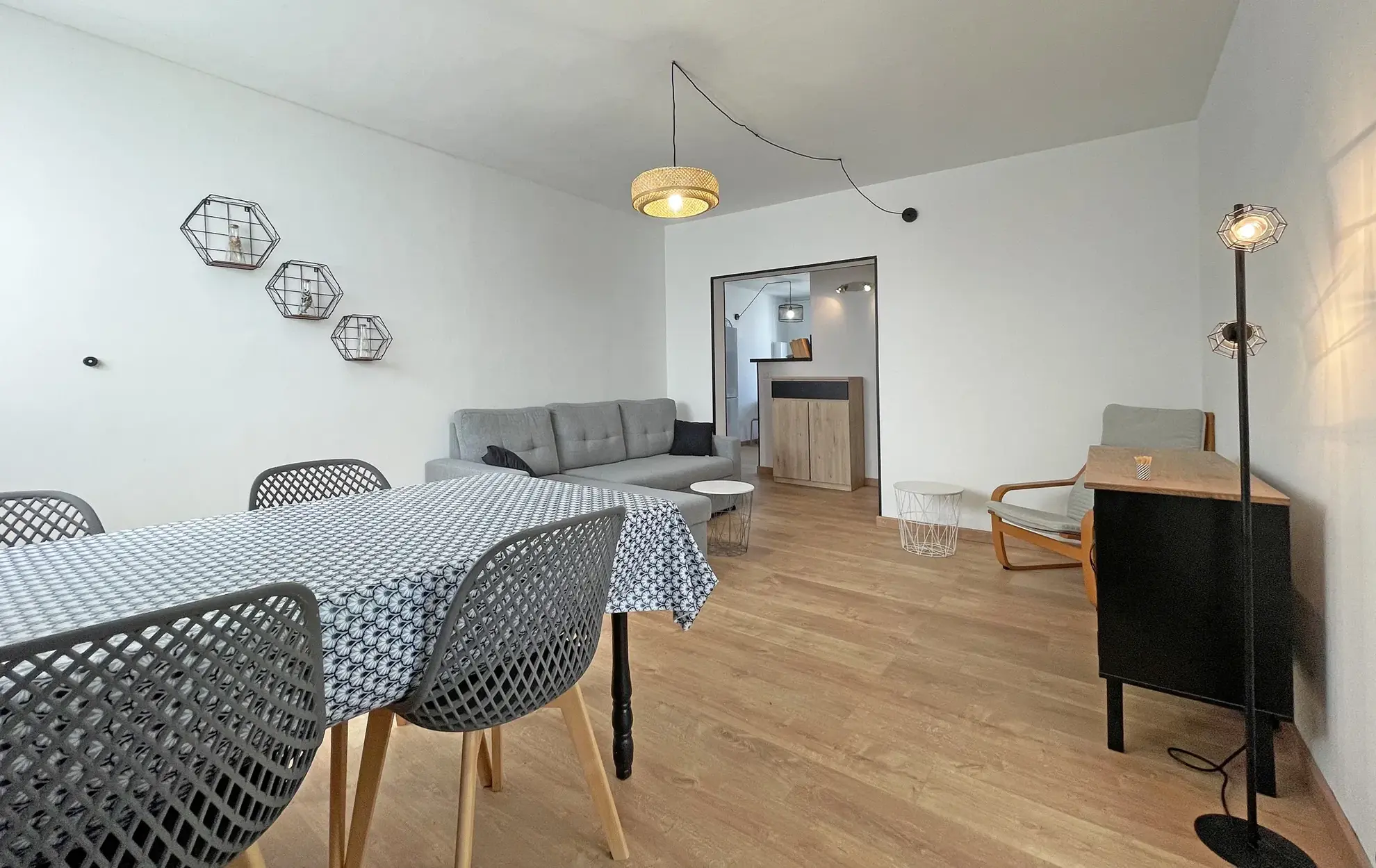Appartement 4 pièces rénové avec vue panoramique à Nîmes - Dernier étage 