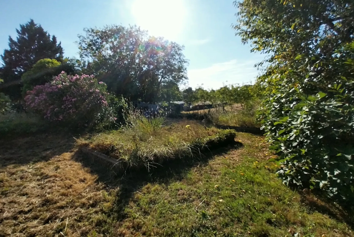 Belle maison en pierre rénovée avec piscine et grand jardin à Razac-sur-l'Isle 
