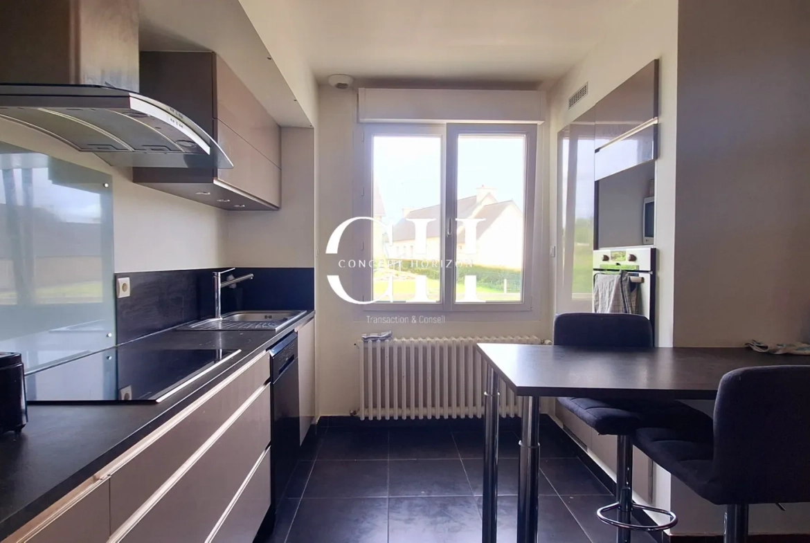 Belle maison lumineuse avec vue dégagée et sous-sol total à Hillion 