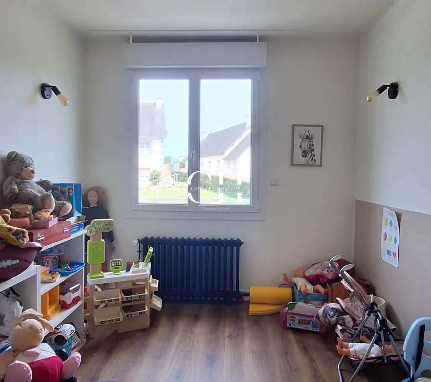 Belle maison lumineuse avec vue dégagée et sous-sol total à Hillion 