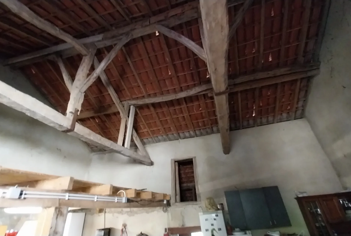 Belle maison en pierre rénovée avec piscine et grand jardin à Razac-sur-l'Isle 