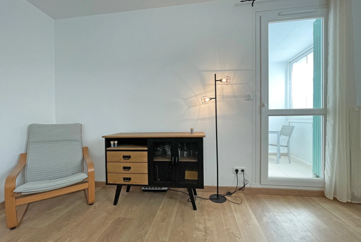 Appartement 4 pièces rénové avec vue panoramique à Nîmes - Dernier étage 