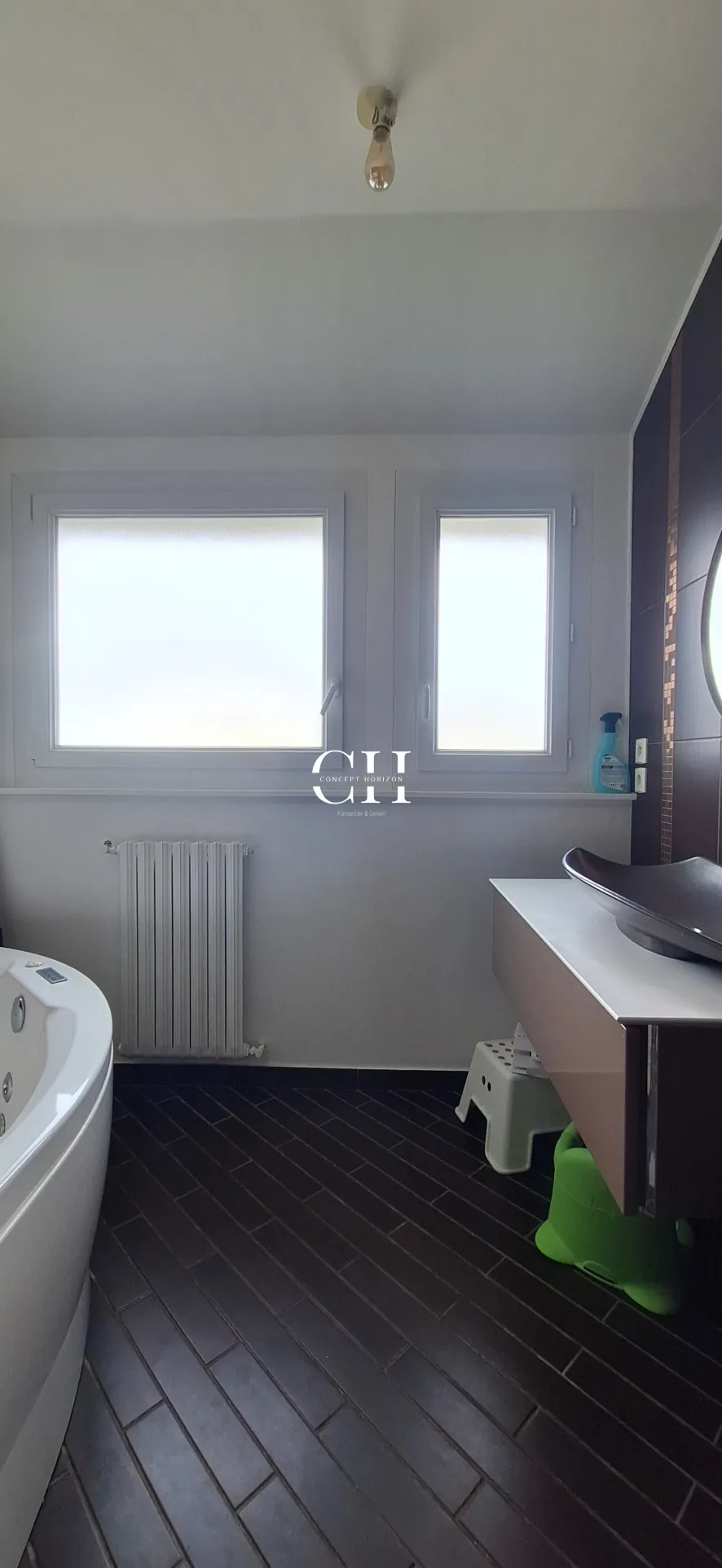 Belle maison lumineuse avec vue dégagée et sous-sol total à Hillion 