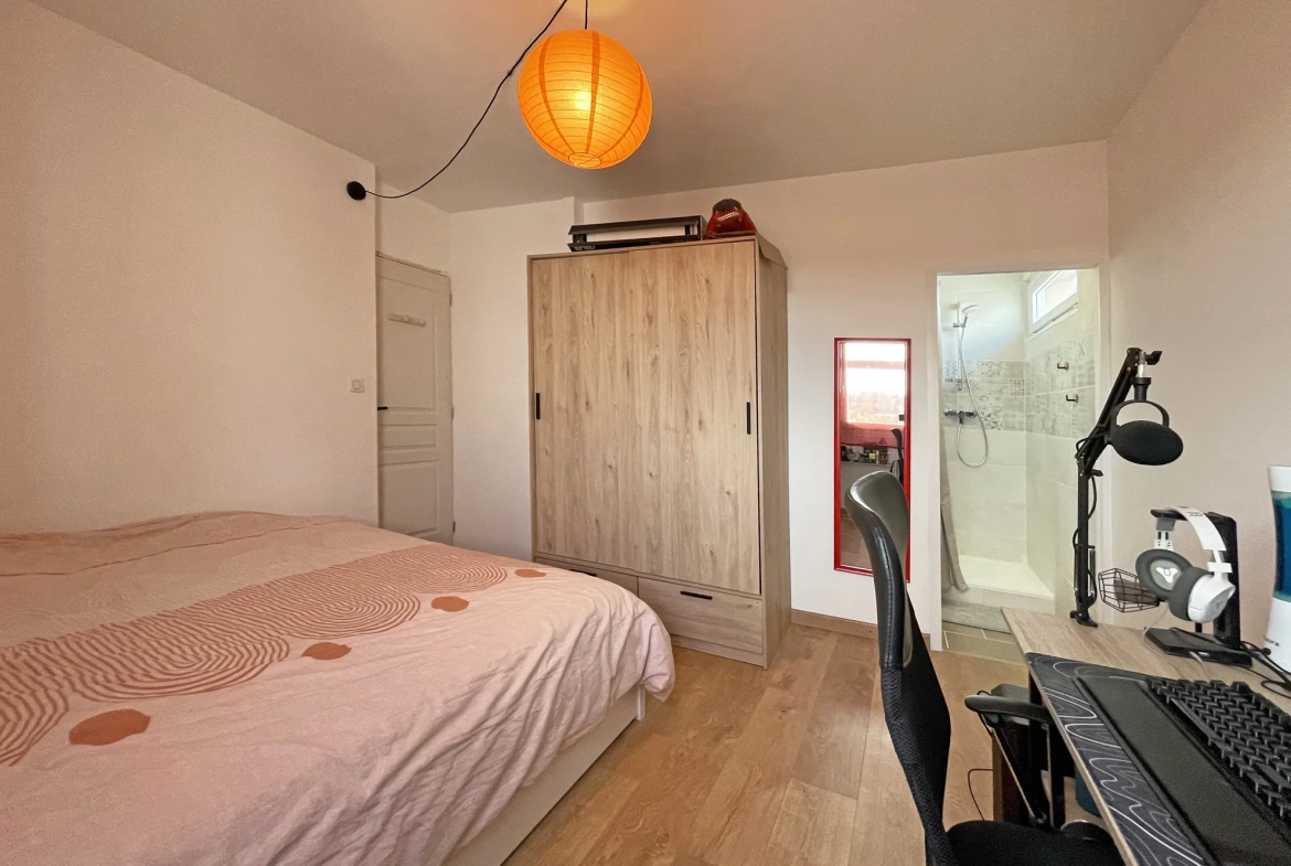 Appartement 4 pièces rénové avec vue panoramique à Nîmes - Dernier étage 