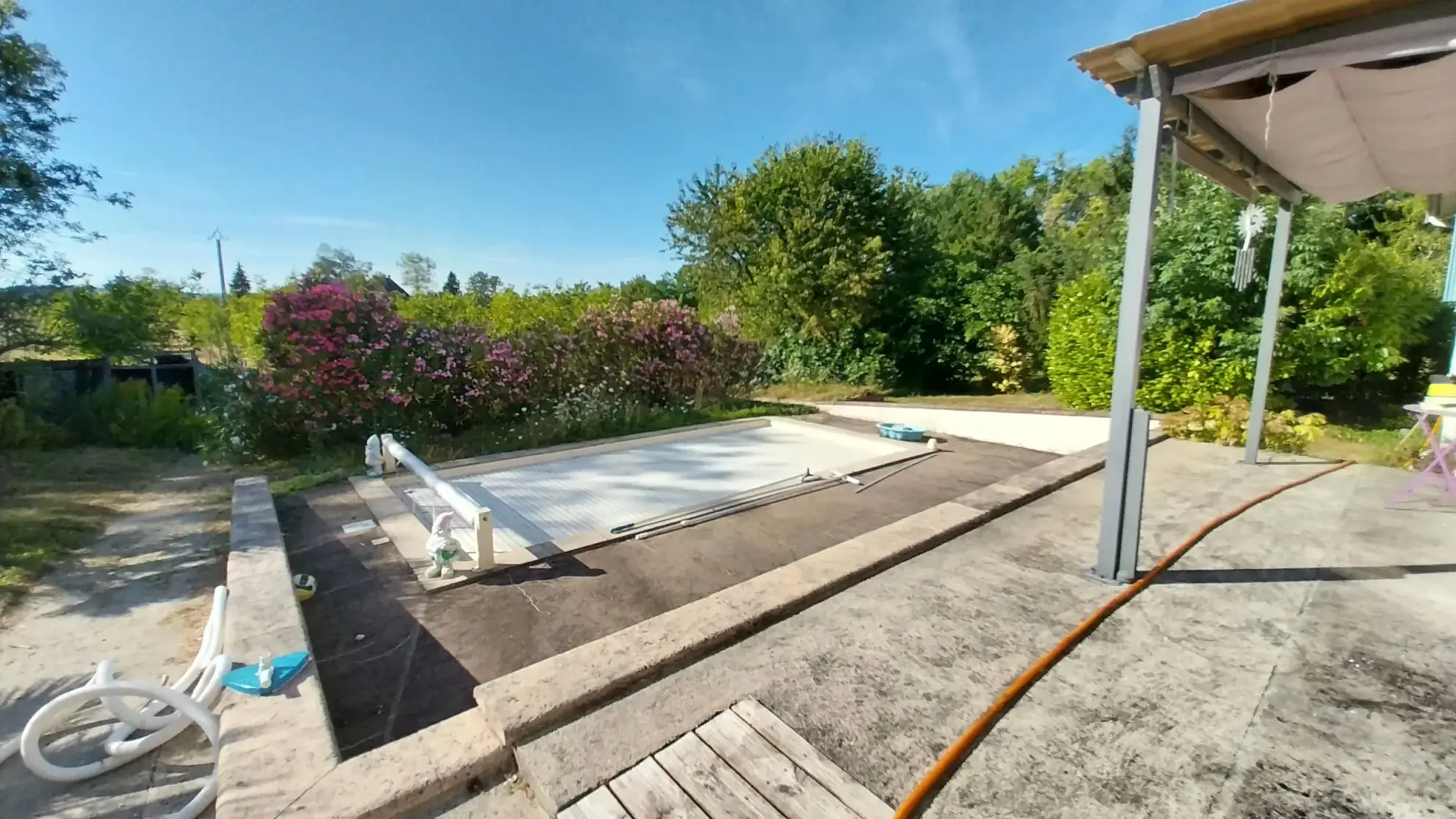 Belle maison en pierre rénovée avec piscine et grand jardin à Razac-sur-l'Isle 