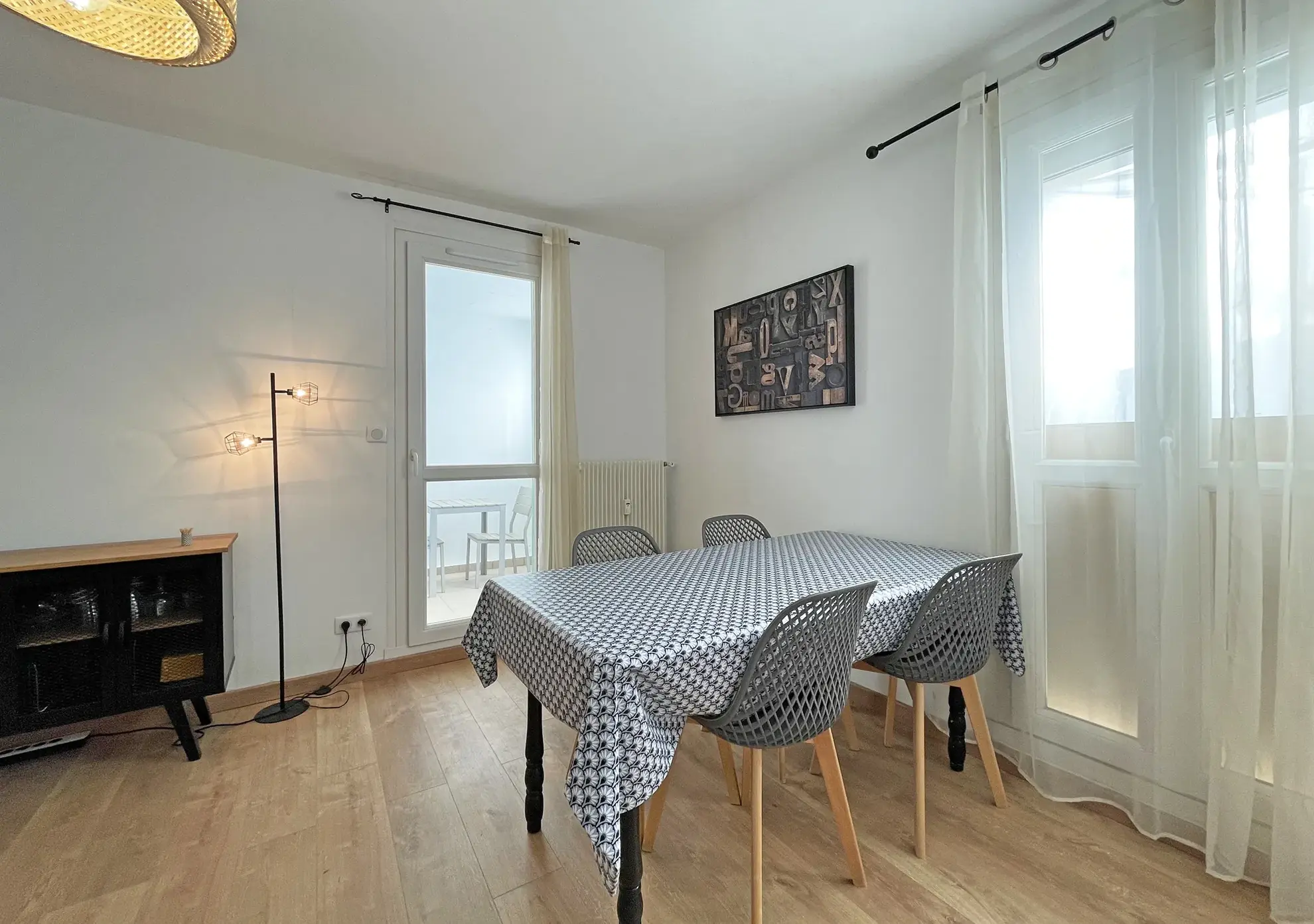Appartement 4 pièces rénové avec vue panoramique à Nîmes - Dernier étage 