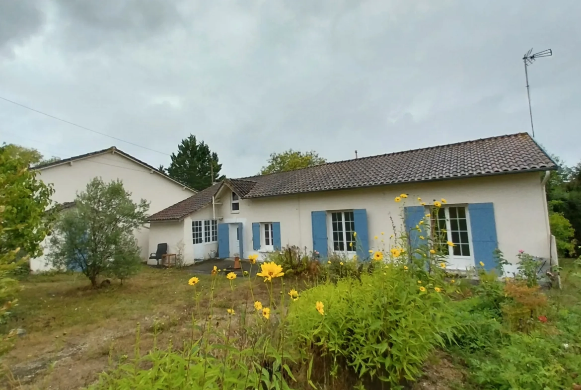 Belle maison en pierre rénovée avec piscine et grand jardin à Razac-sur-l'Isle 