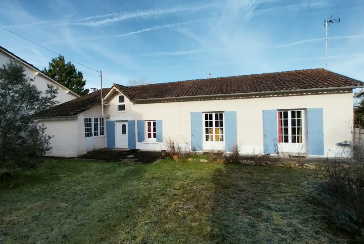 Belle maison en pierre rénovée avec piscine et grand jardin à Razac-sur-l'Isle 