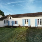 Belle maison en pierre rénovée avec piscine et grand jardin à Razac-sur-l'Isle