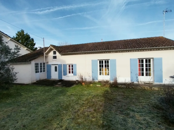 Belle maison en pierre rénovée avec piscine et grand jardin à Razac-sur-l'Isle