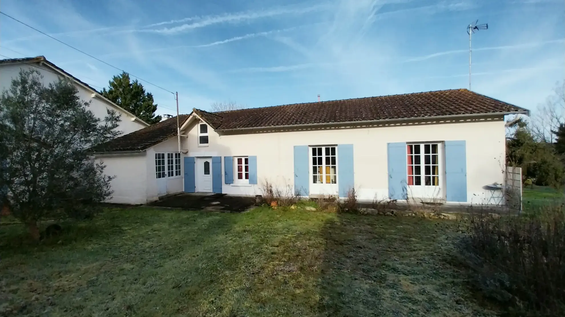 Belle maison en pierre rénovée avec piscine et grand jardin à Razac-sur-l'Isle 