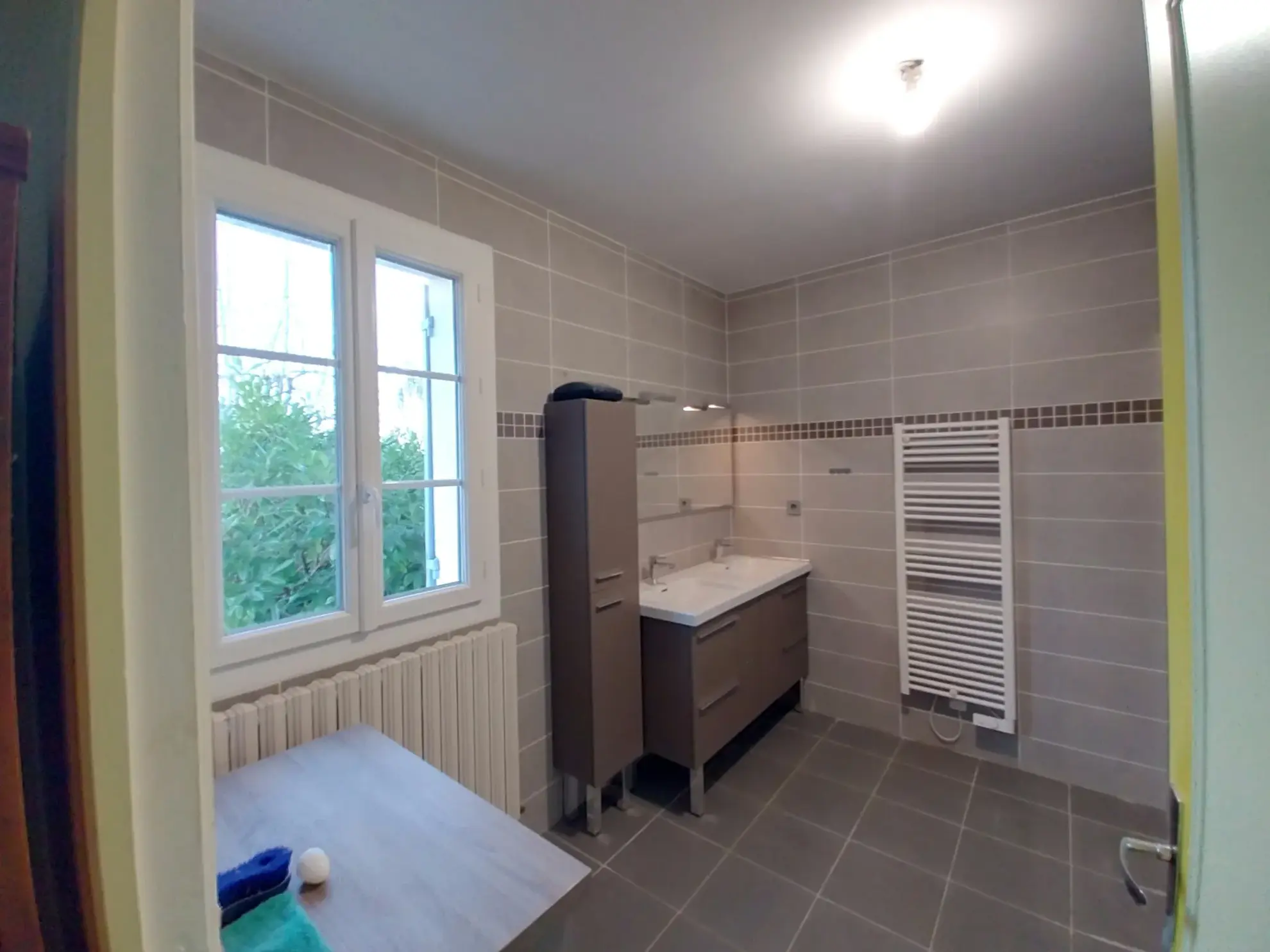 Belle maison en pierre rénovée avec piscine et grand jardin à Razac-sur-l'Isle 