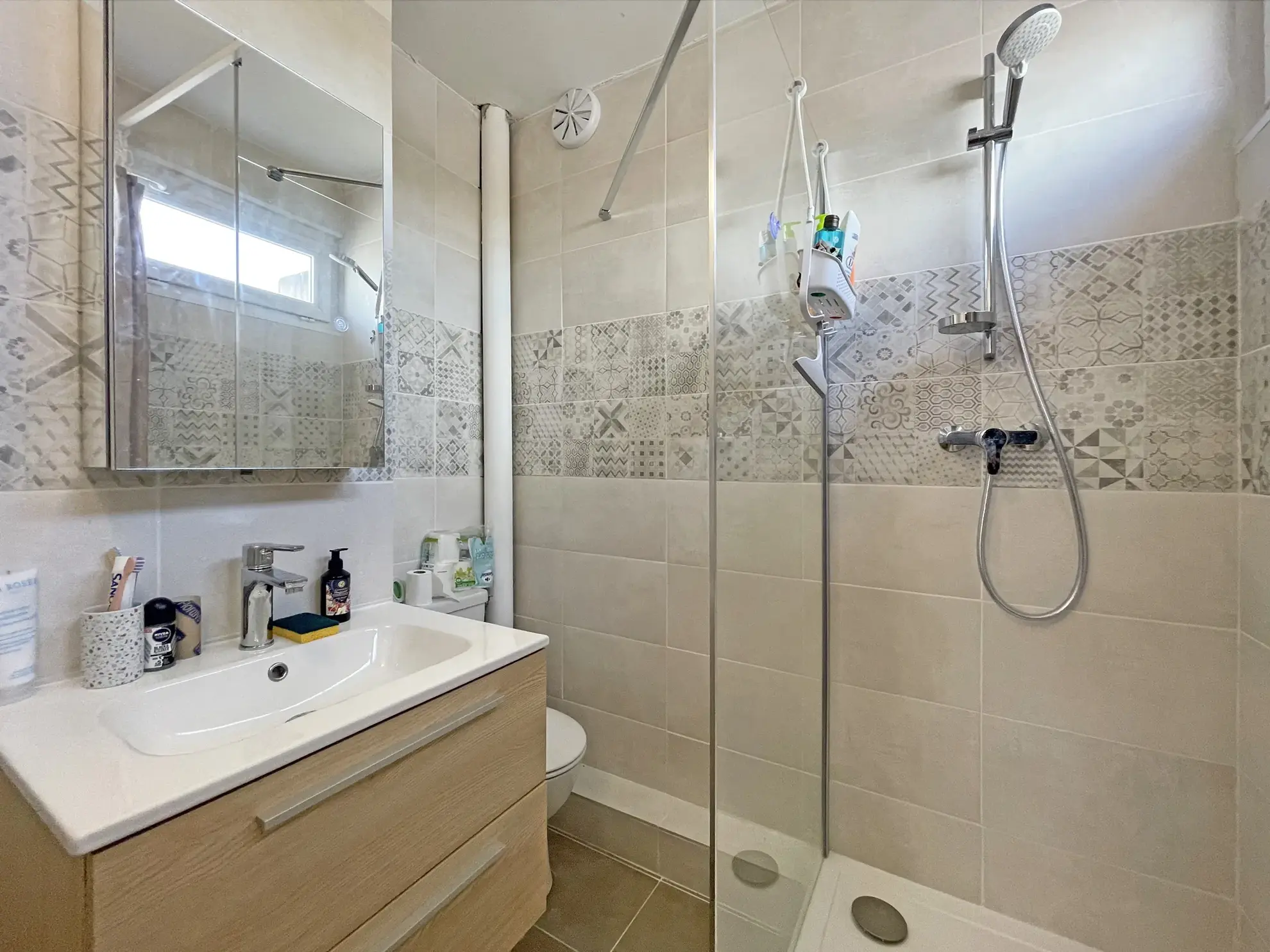 Appartement 4 pièces rénové avec vue panoramique à Nîmes - Dernier étage 