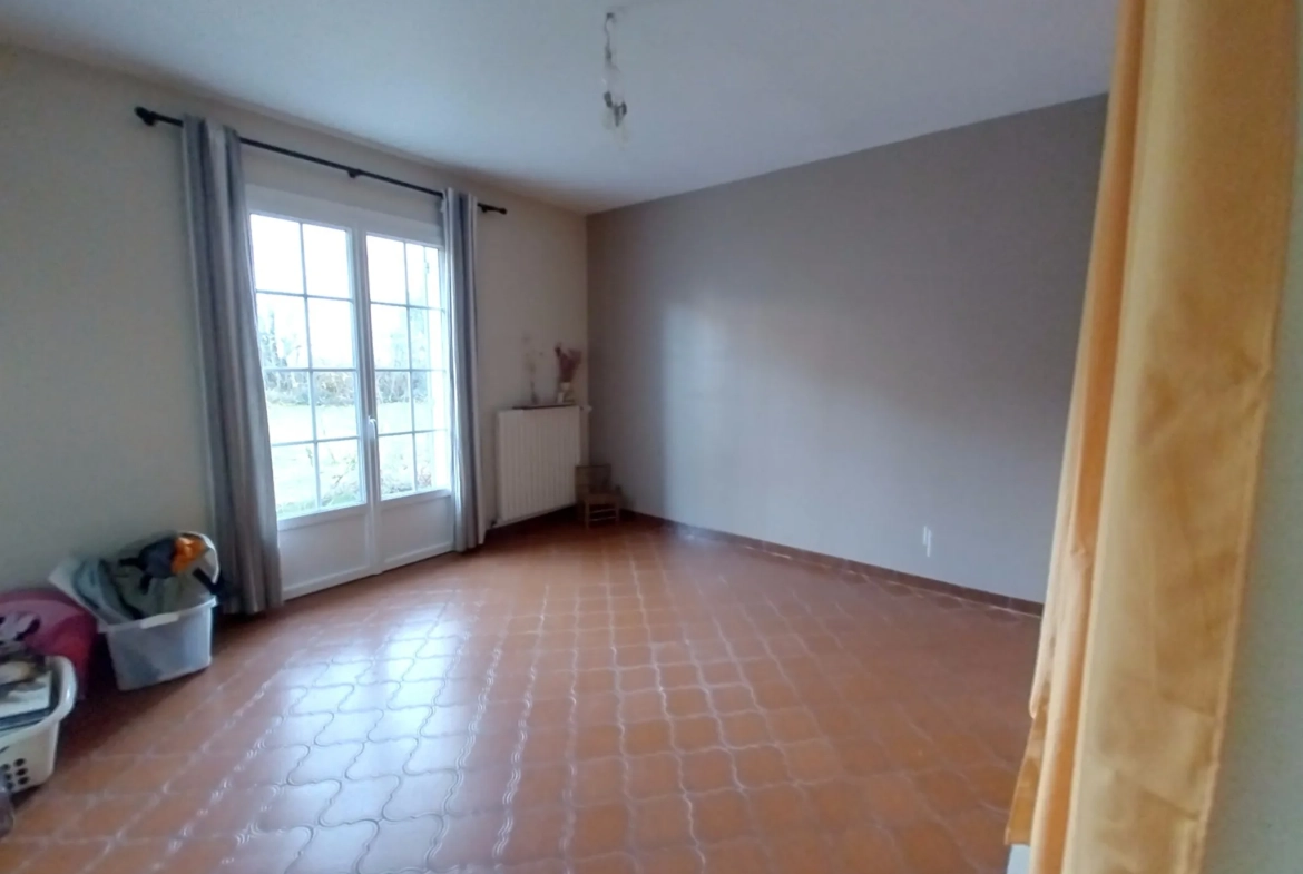 Belle maison en pierre rénovée avec piscine et grand jardin à Razac-sur-l'Isle 