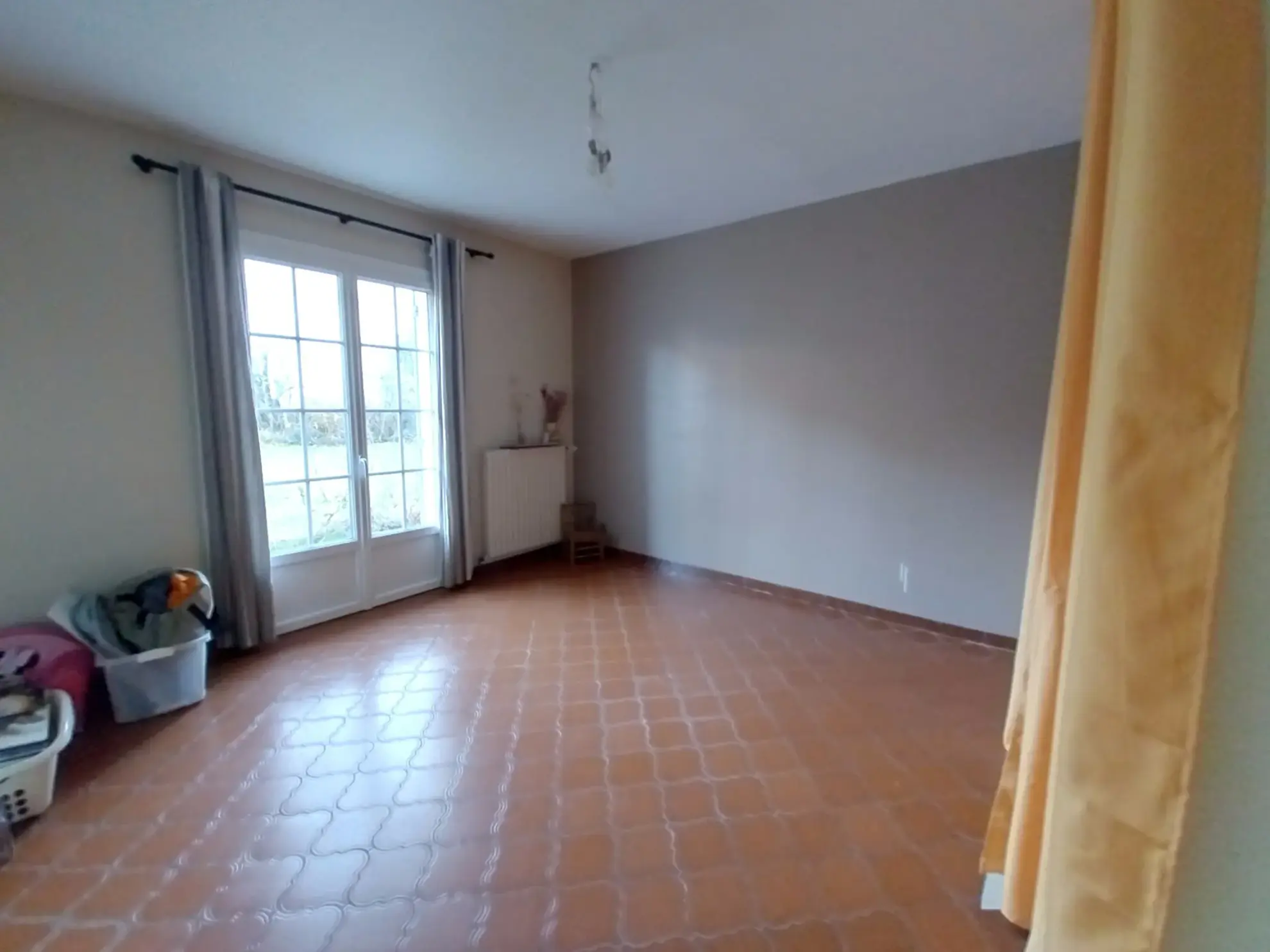 Belle maison en pierre rénovée avec piscine et grand jardin à Razac-sur-l'Isle 
