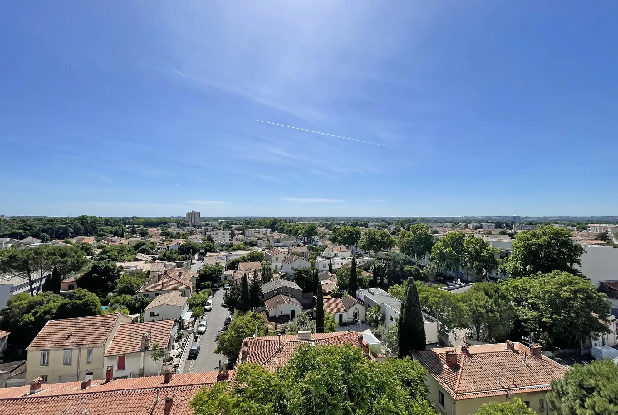 Appartement 4 pièces rénové avec vue panoramique à Nîmes - Dernier étage 