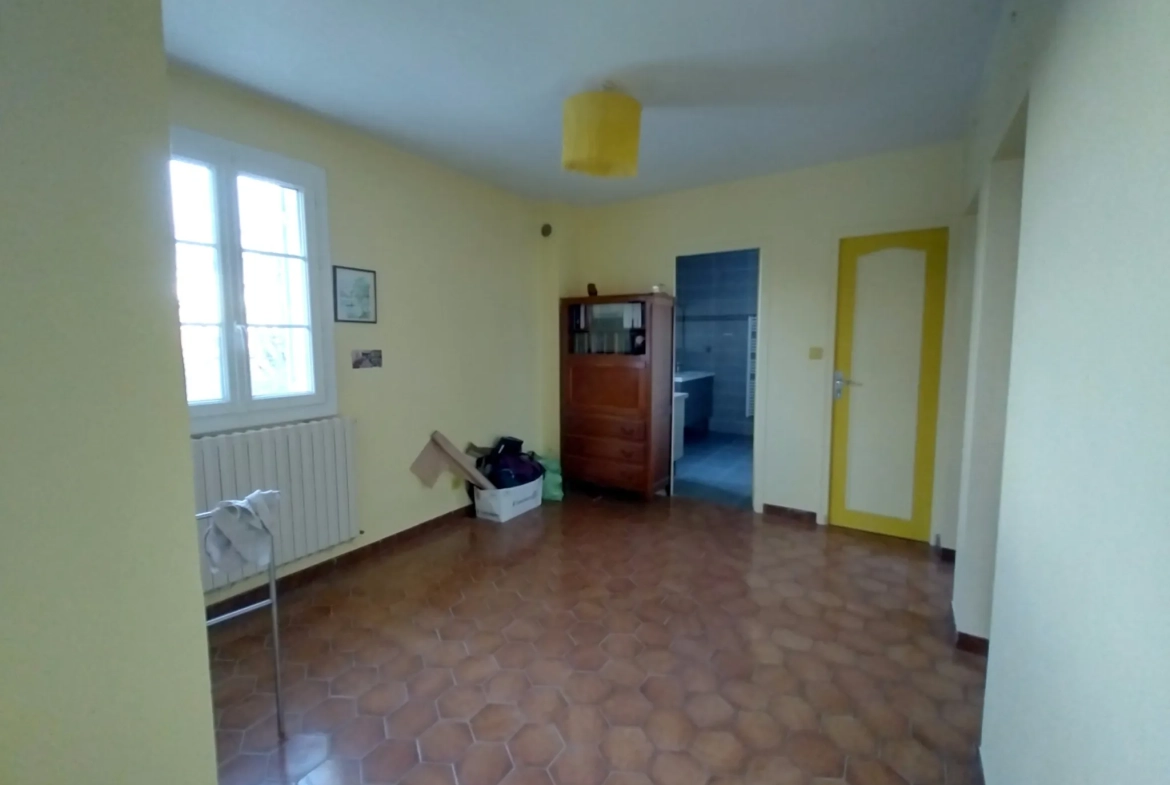 Belle maison en pierre rénovée avec piscine et grand jardin à Razac-sur-l'Isle 