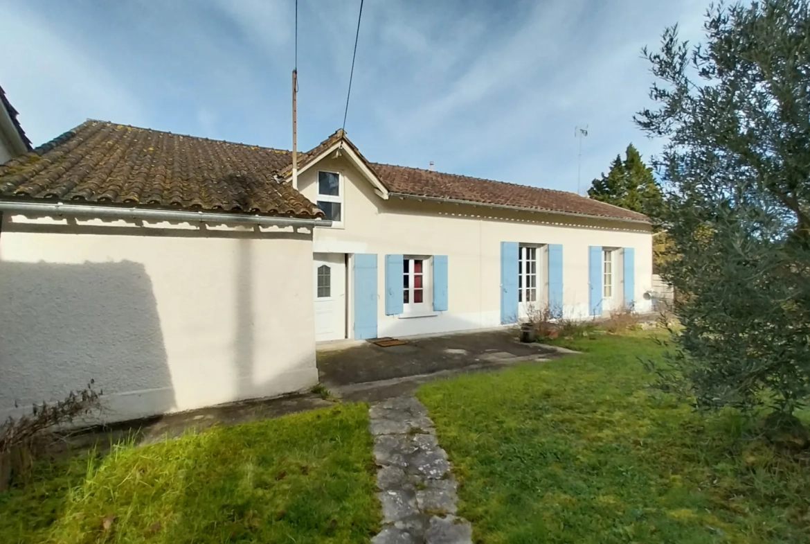 Belle maison en pierre rénovée avec piscine et grand jardin à Razac-sur-l'Isle 