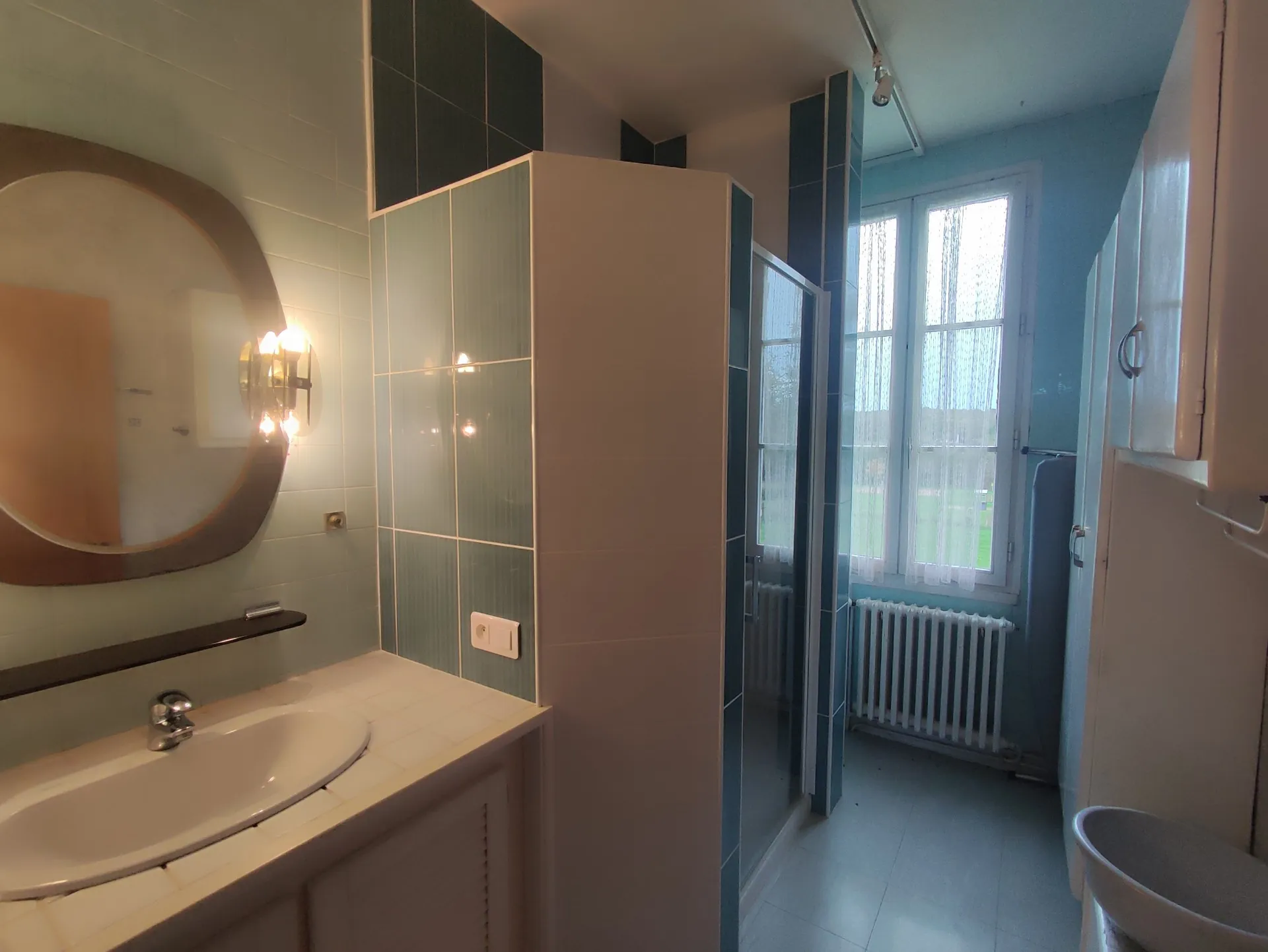 Spacieuse maison à Saint Honoré Les Bains avec grand terrain et dépendances 