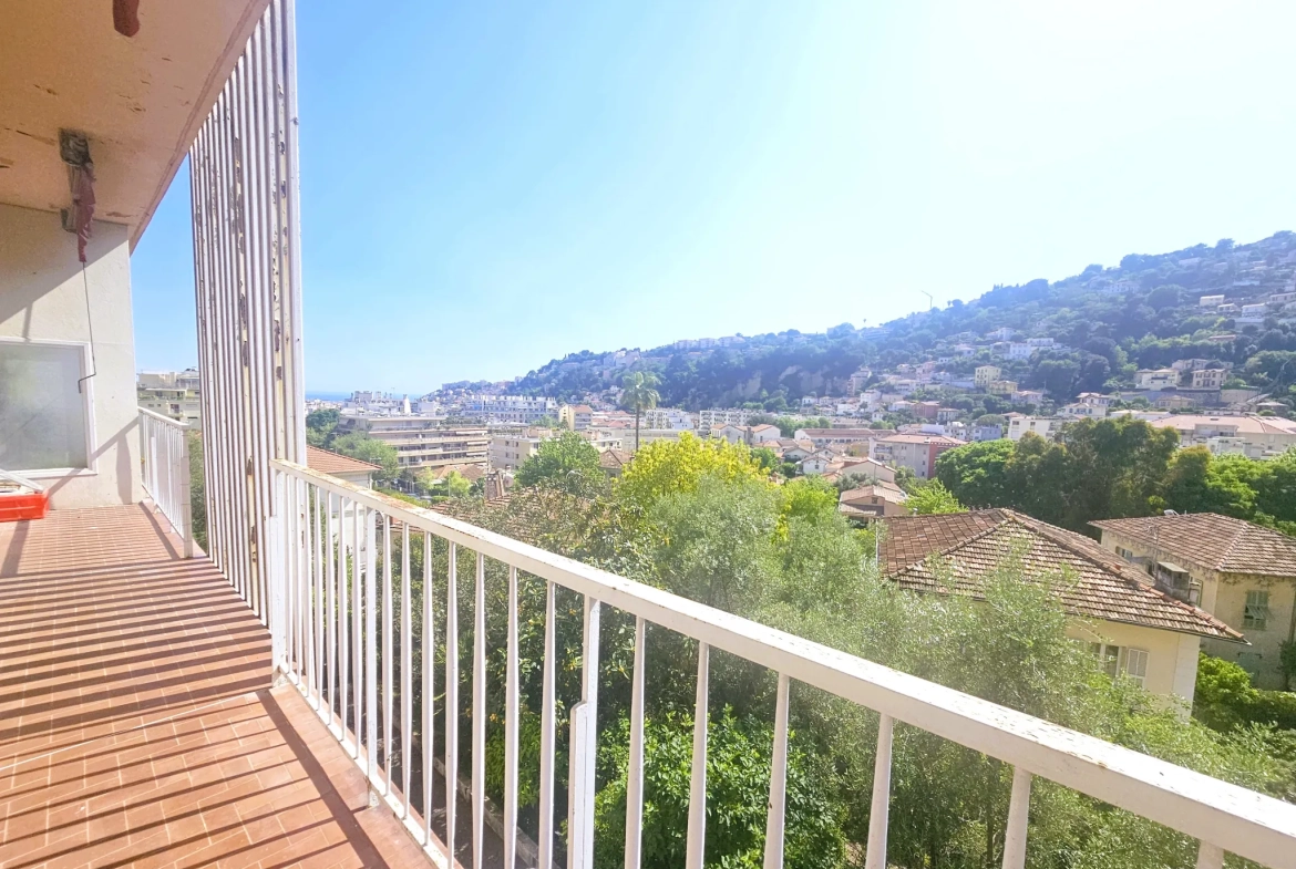 Appartement 2 pièces avec terrasse à Nice Nord - Vue dégagée et environnement calme 