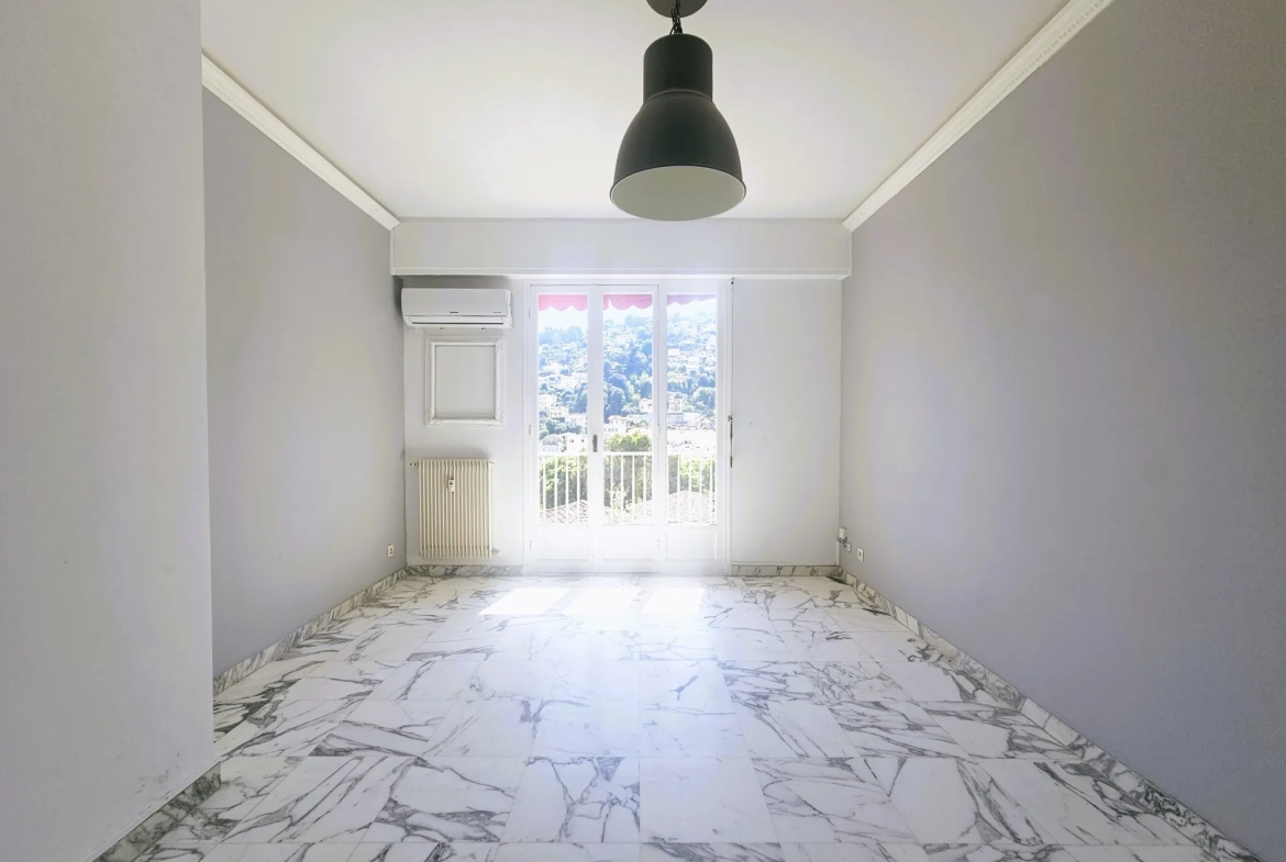 Appartement 2 pièces avec terrasse à Nice Nord - Vue dégagée et environnement calme 