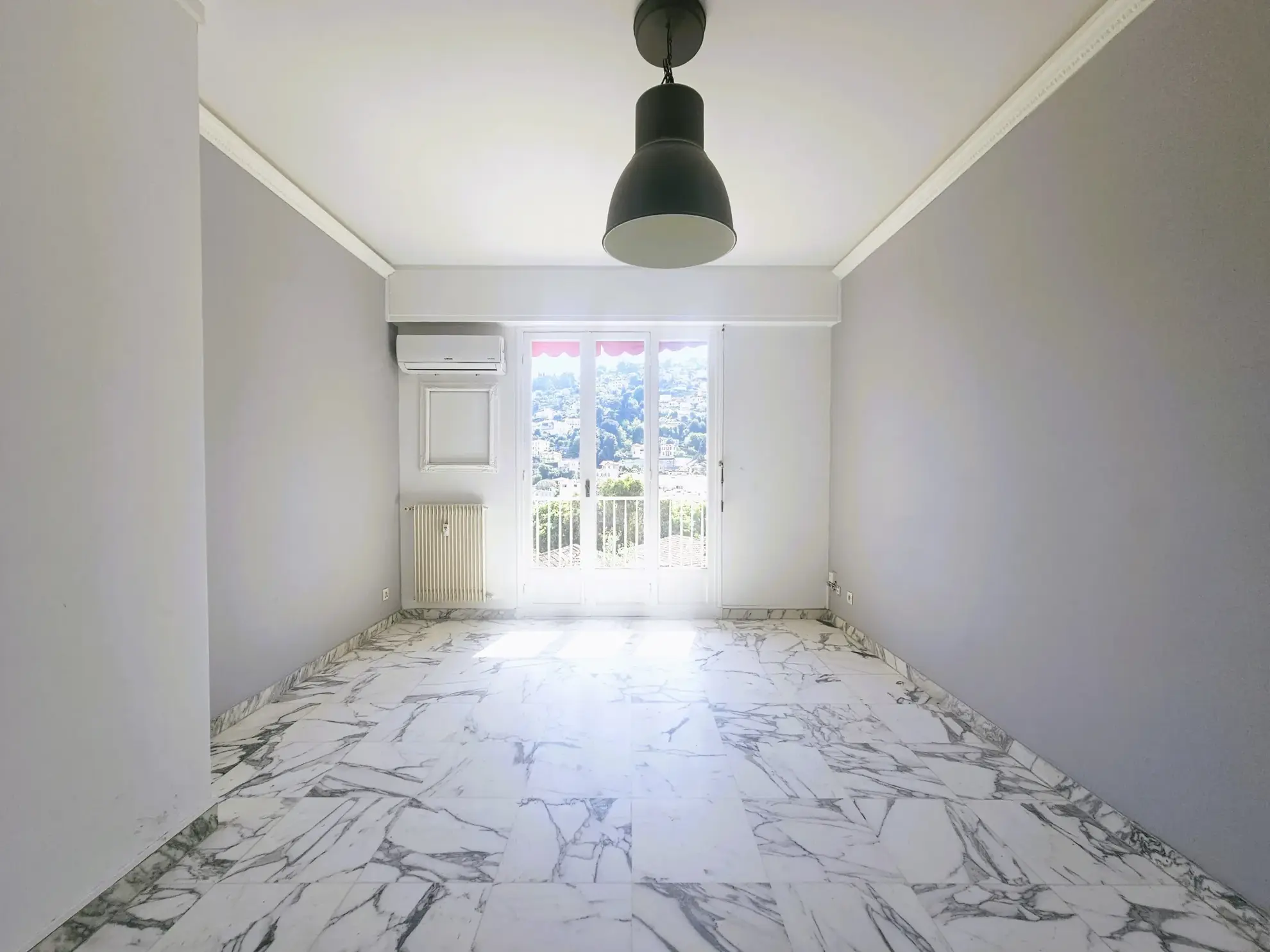 Appartement 2 pièces avec terrasse à Nice Nord - Vue dégagée et environnement calme 